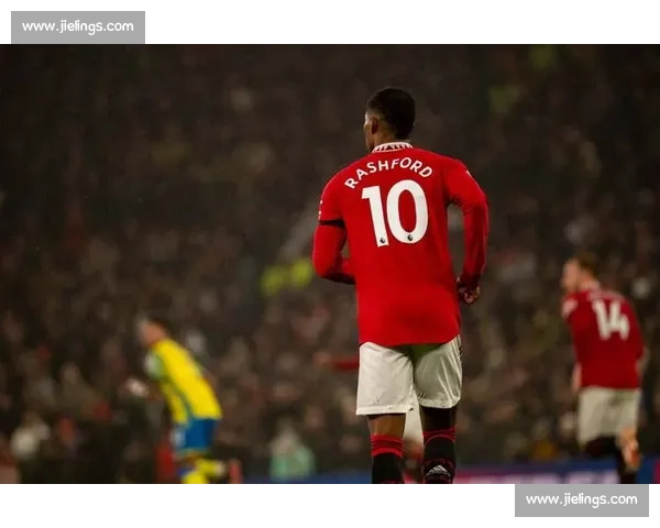 红魔再掀复古风暴！曼联二客球衣致敬 90 年代经典美学